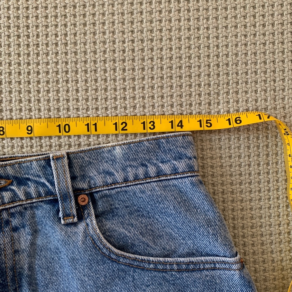 Levi Shorts - image 5